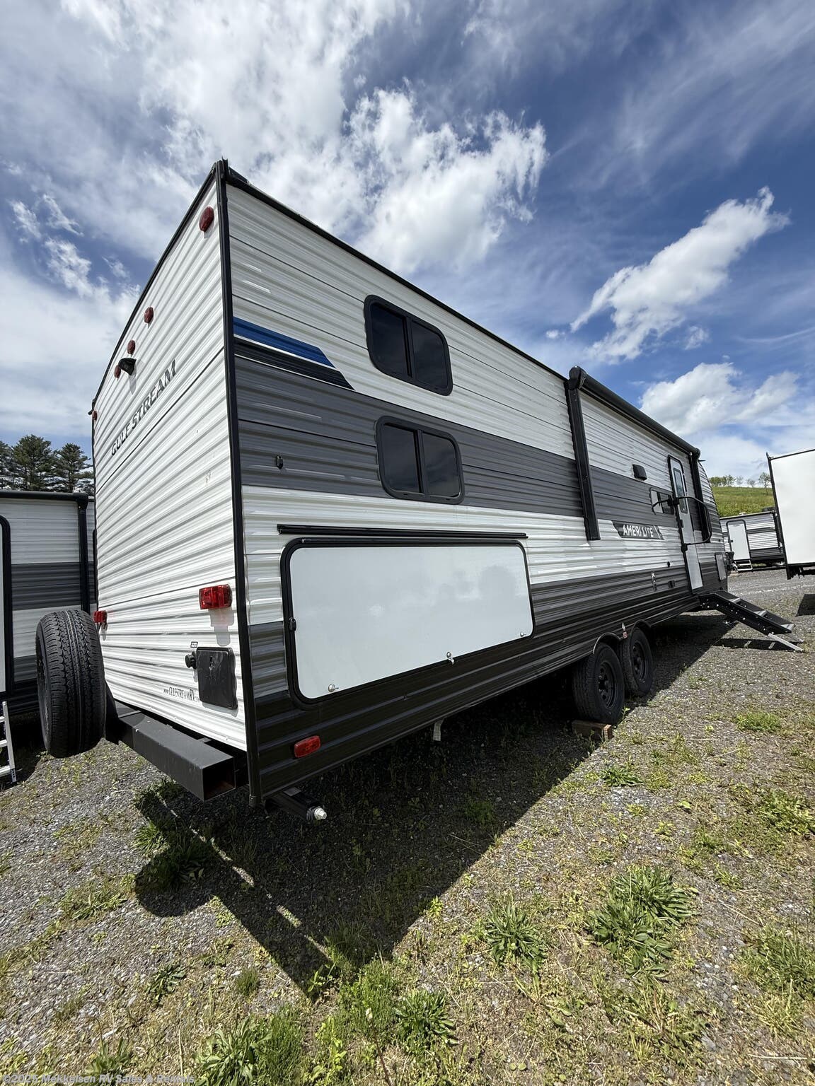 Contact us now about this 2025 Gulf Stream Ameri-Lite 274QB! 2025 Ameri-Lite 274QB by Gulf Stream from Mekkelsen RV Sales & Rentals in East Montpelier, Vermont