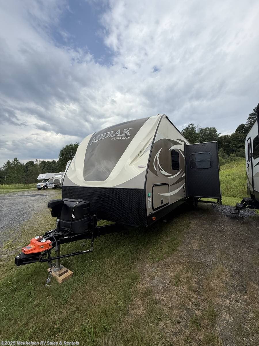 Call now about this 2017 Dutchmen Kodiak 279RBSL! 2017 Dutchmen Kodiak 279RBSL - Used Travel Trailer For Sale by Mekkelsen RV Sales & Rentals in East Montpelier, Vermont