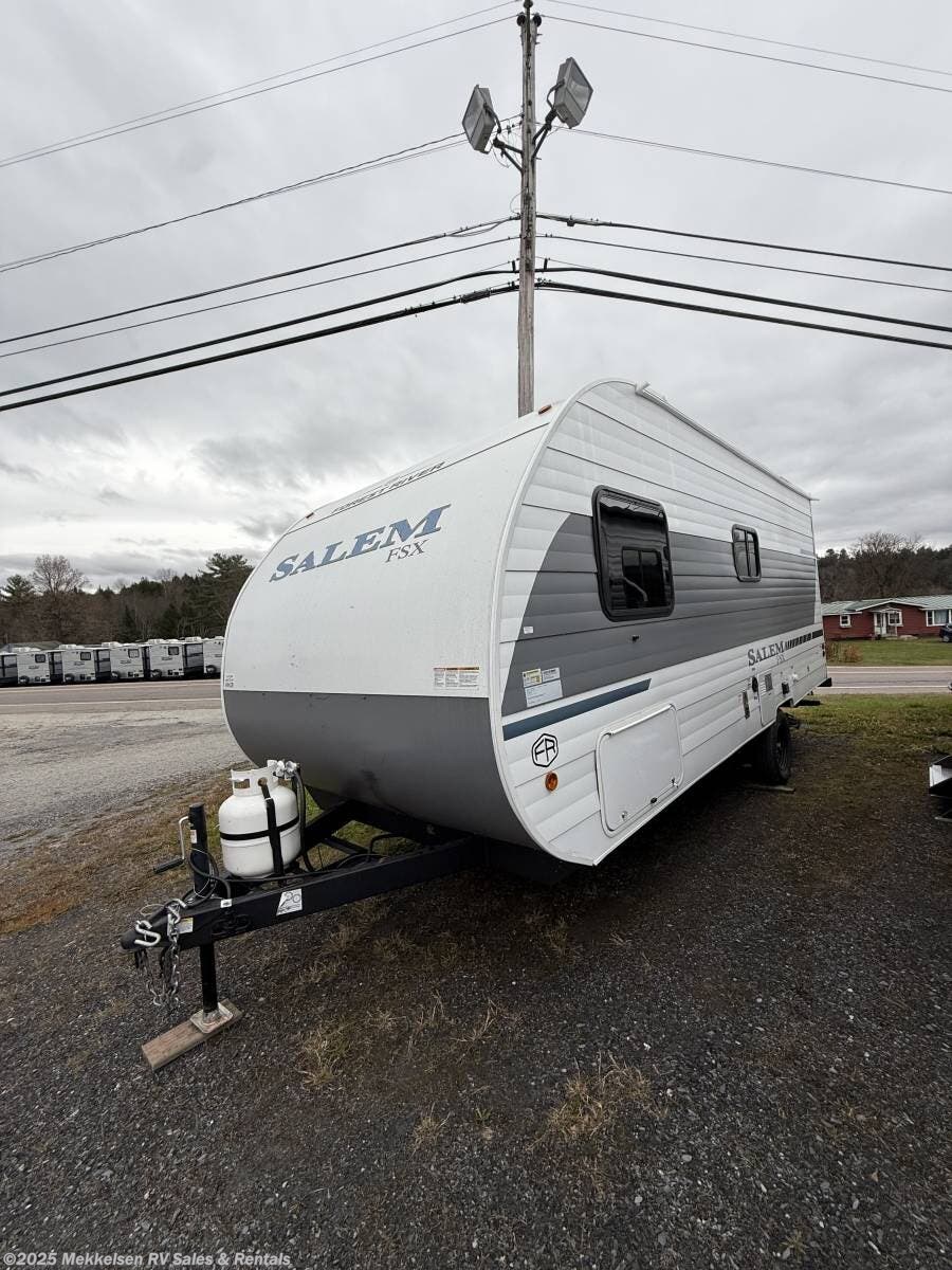Call now about this 2026 Forest River Salem 174DBLE! 2026 Forest River Salem 174DBLE - New Travel Trailer For Sale by Mekkelsen RV Sales & Rentals in East Montpelier, Vermont