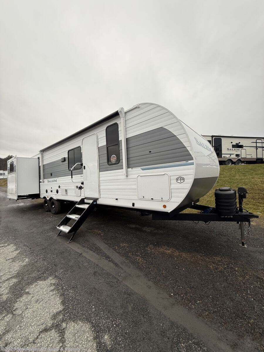 Call now about this 2026 Forest River Salem 31KQBTS! 2026 Forest River Salem 31KQBTS - New Travel Trailer For Sale by Mekkelsen RV Sales & Rentals in East Montpelier, Vermont