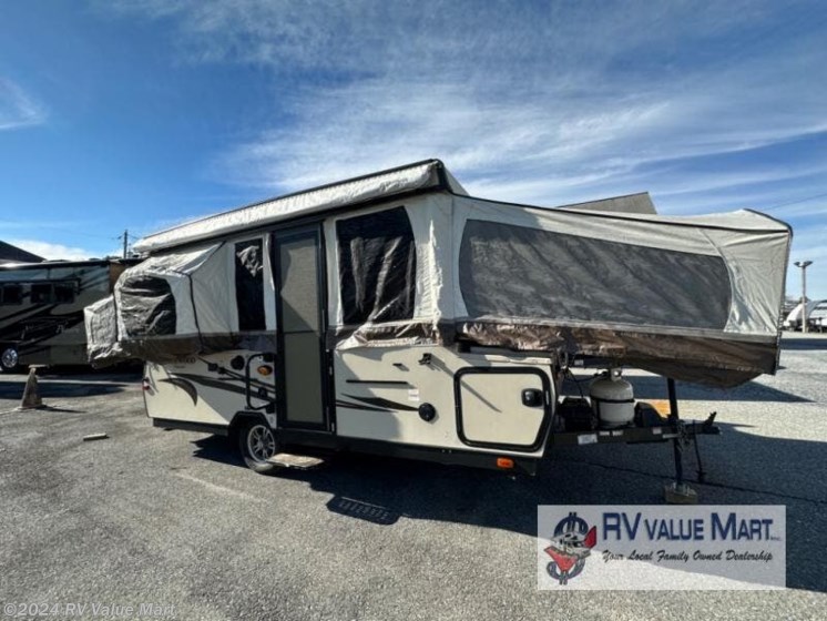 Used 2016 Forest River Rockwood Premier 2514G available in Willow Street, Pennsylvania