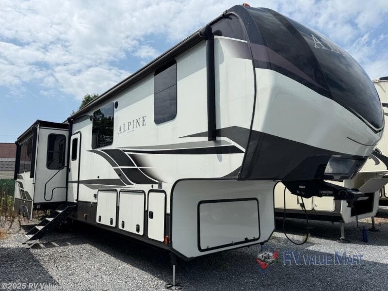 Email now about this 2021 Keystone Alpine 3910RK! Used 2021 Keystone Alpine 3910RK available in Willow Street, Pennsylvania