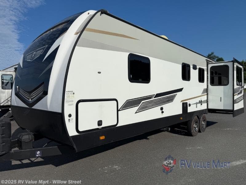 Used 2022 Cruiser RV Radiance Ultra Lite 27RE available in Willow Street, Pennsylvania