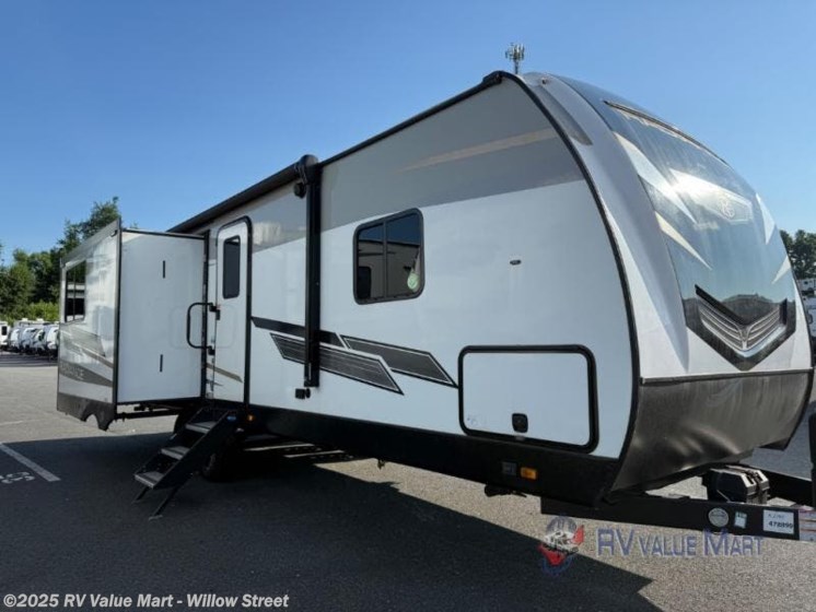 Email now about this 2022 Cruiser RV Radiance Ultra Lite 27RE! Used 2022 Cruiser RV Radiance Ultra Lite 27RE available in Willow Street, Pennsylvania