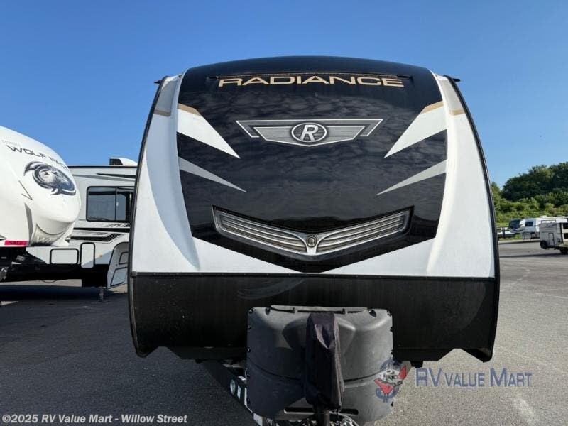 Contact us now about this 2022 Cruiser RV Radiance Ultra Lite 27RE! 2022 Radiance Ultra Lite 27RE by Cruiser RV from RV Value Mart - Willow Street in Willow Street, Pennsylvania