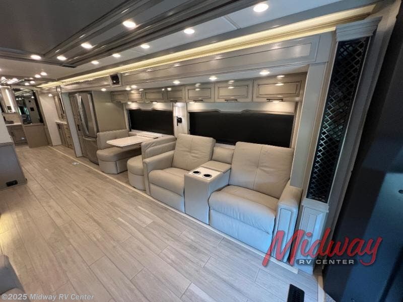 Contact us now about this 2026 Newmar Summit Aire 4505! 2026 Summit Aire 4505 by Newmar from Midway RV Center in Grand Rapids, Michigan