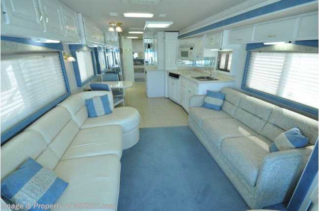 1999 Country Coach Allure 40&apos; with slide