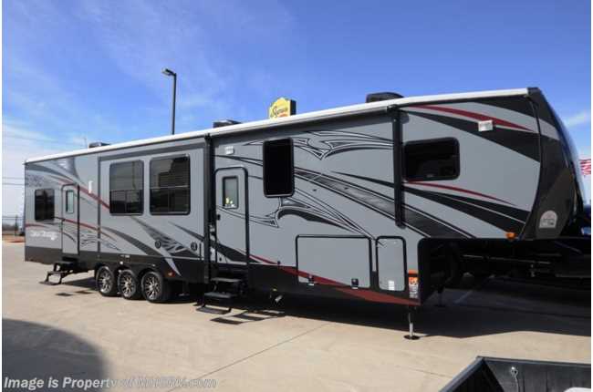 2014 Heartland RV Road Warrior RW425 W/3 Slides, 50&quot; TV, Auto Leveling, 3 A/C