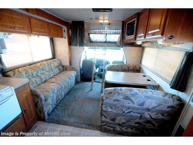 2004 Coachmen Freelander 3100SO W/Slide & King Bed - Used Class C For Sale by Motor Home Specialist in Alvarado, Texas