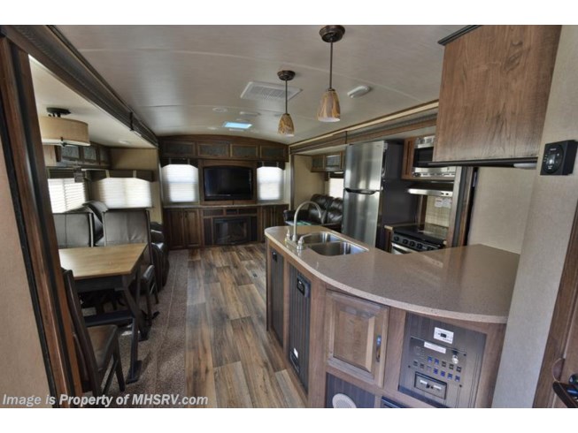 2017 Cruiser RV Radiance Touring 32RESL RV for Sale at MHSRV.com - New Travel Trailer For Sale by Motor Home Specialist in Alvarado, Texas