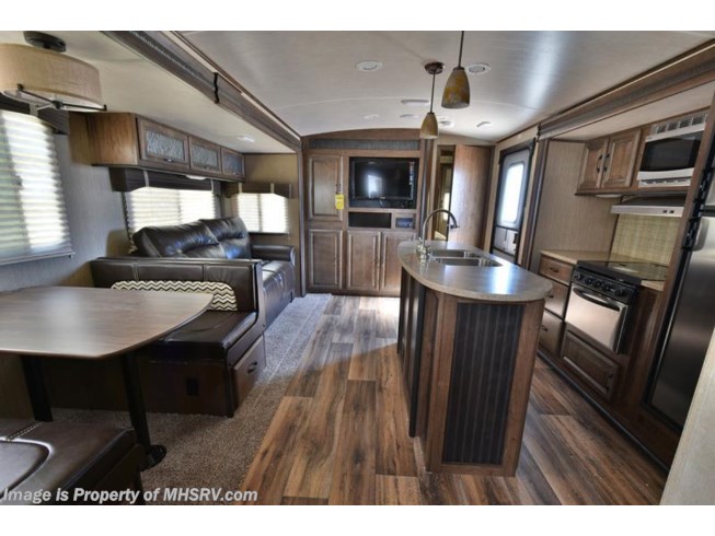 2017 Cruiser RV Radiance Touring 28BHIK Bunk Model RV for Sale W/Ext Kitche - New Travel Trailer For Sale by Motor Home Specialist in Alvarado, Texas