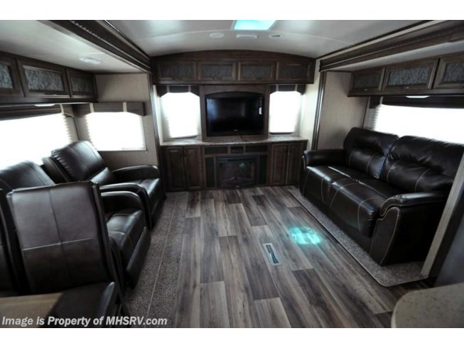 2017 Cruiser RV Radiance Touring Edition 32RESL RV for Sale at MHSRV.com - New Travel Trailer For Sale by Motor Home Specialist in Alvarado, Texas