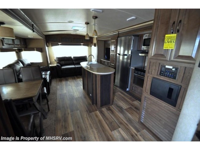 2016 Cruiser RV Radiance Touring Edition 33RSTS RV for Sale at MHSRV - New Travel Trailer For Sale by Motor Home Specialist in Alvarado, Texas