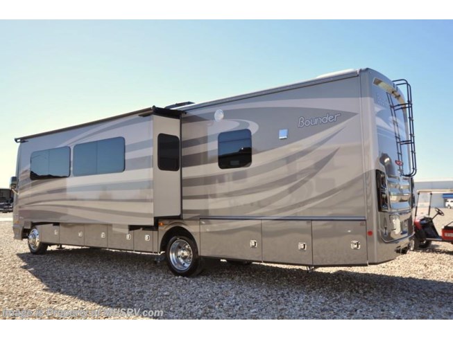 2017 Bounder 35K Bath & 1/2 RV for Sale With W/King Bed & Sat by Fleetwood from Motor Home Specialist in Alvarado, Texas