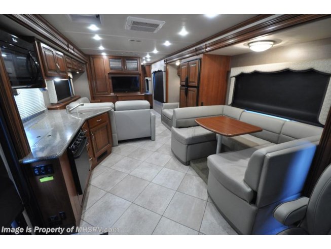 2015 Holiday Rambler Vacationer 36SB W/3 Slides - Used Class A For Sale by Motor Home Specialist in Alvarado, Texas