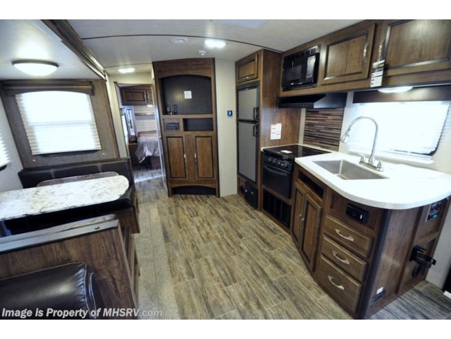 2018 Cruiser RV Radiance Ultra-Lite 25RL RV for Sale at MHSRV W/King Bed - New Travel Trailer For Sale by Motor Home Specialist in Alvarado, Texas
