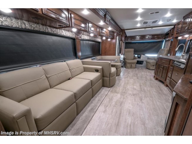 2018 Navigator XE 36U Bath & 1/2 RV for Sale W/Sat, W/D, King by Holiday Rambler from Motor Home Specialist in Alvarado, Texas