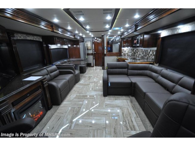 2018 Fleetwood Discovery LXE 44H Bath & 1/2 450HP Tag W/Aqua Hot, U-Dinette - New Diesel Pusher For Sale by Motor Home Specialist in Alvarado, Texas