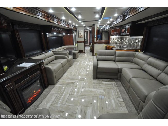 2018 Fleetwood Discovery LXE 44H Bath & 1/2, 450HP, Tag, Aqua Hot, U-Dinette - New Diesel Pusher For Sale by Motor Home Specialist in Alvarado, Texas