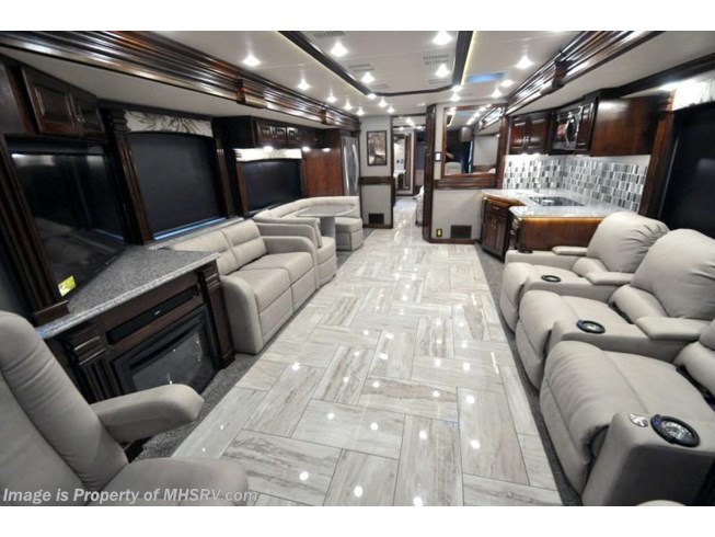 2018 Fleetwood Discovery LXE 44H Bath & 1/2 450HP Tag, U-Dinette, Theater Seats - New Diesel Pusher For Sale by Motor Home Specialist in Alvarado, Texas