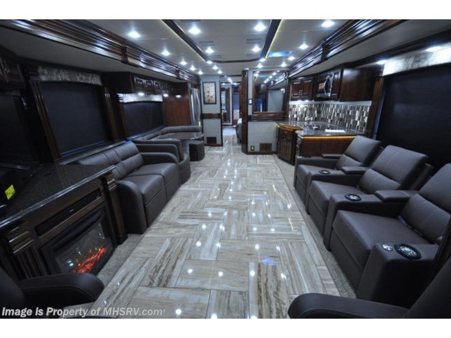 2018 Fleetwood Discovery LXE 44H Bath & 1/2 450HP Tag, U Dinette, Theater Seats - New Diesel Pusher For Sale by Motor Home Specialist in Alvarado, Texas