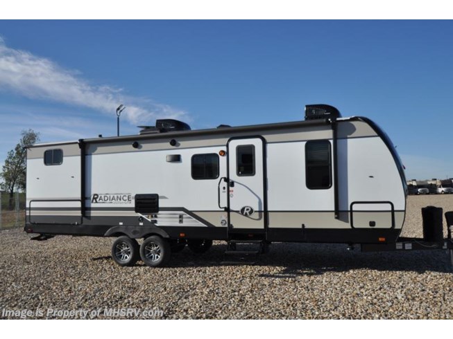 New 2018 Cruiser RV Radiance Ultra-Lite 26BH Bunk Model RV for Sale W/ 2 A/C available in Alvarado, Texas