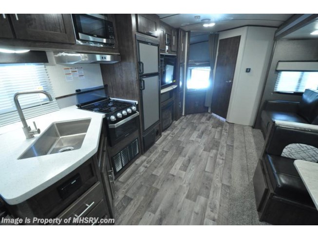 2018 Cruiser RV Radiance Ultra-Lite 26BH Bunk Model RV W/ 2 A/C, King Bed - New Travel Trailer For Sale by Motor Home Specialist in Alvarado, Texas