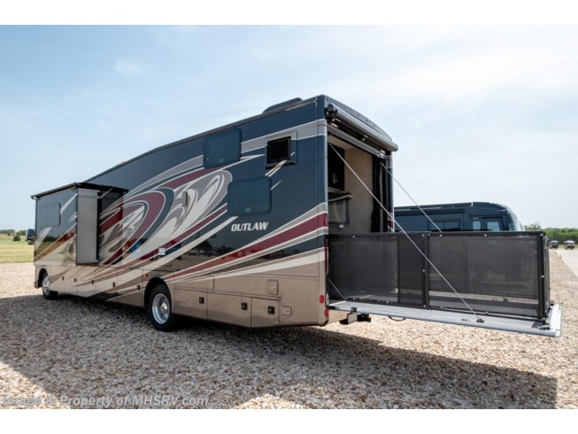 2017 Outlaw 37RB Class A Toy Hauler RV for Sale at MHSRV by Thor Motor Coach from Motor Home Specialist in Alvarado, Texas
