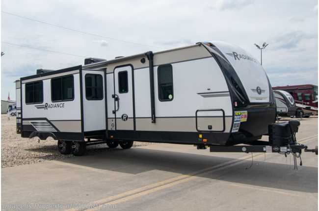 2021 Cruiser RV Radiance Ultra-Lite 32BH Double Bunk Model, Bath &amp; 1/2 W/ King Bed, Stabilizers &amp; 2 A/Cs