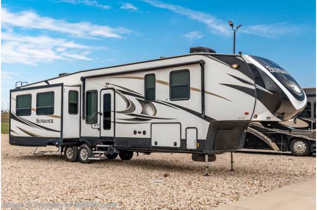 2018 Heartland RV Sundance SD 3710 MB Bunk Model W/ Auto Leveling System, King Bed and Rims