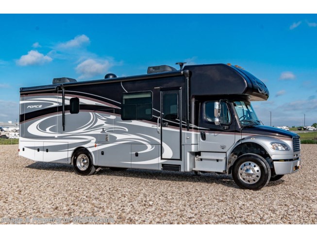 Used 2016 Dynamax Corp Force 35DS available in Alvarado, Texas