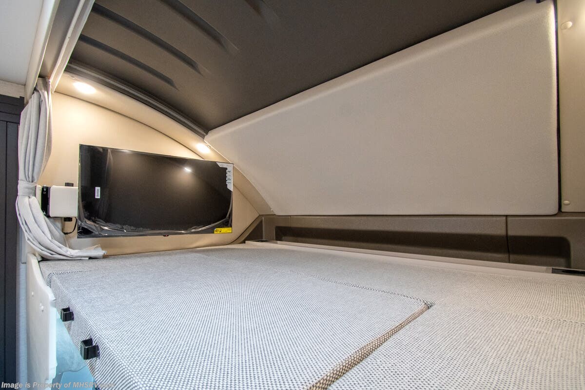 New 2026 Thor Motor Coach Magnitude Grand R36 available in Alvarado, Texas