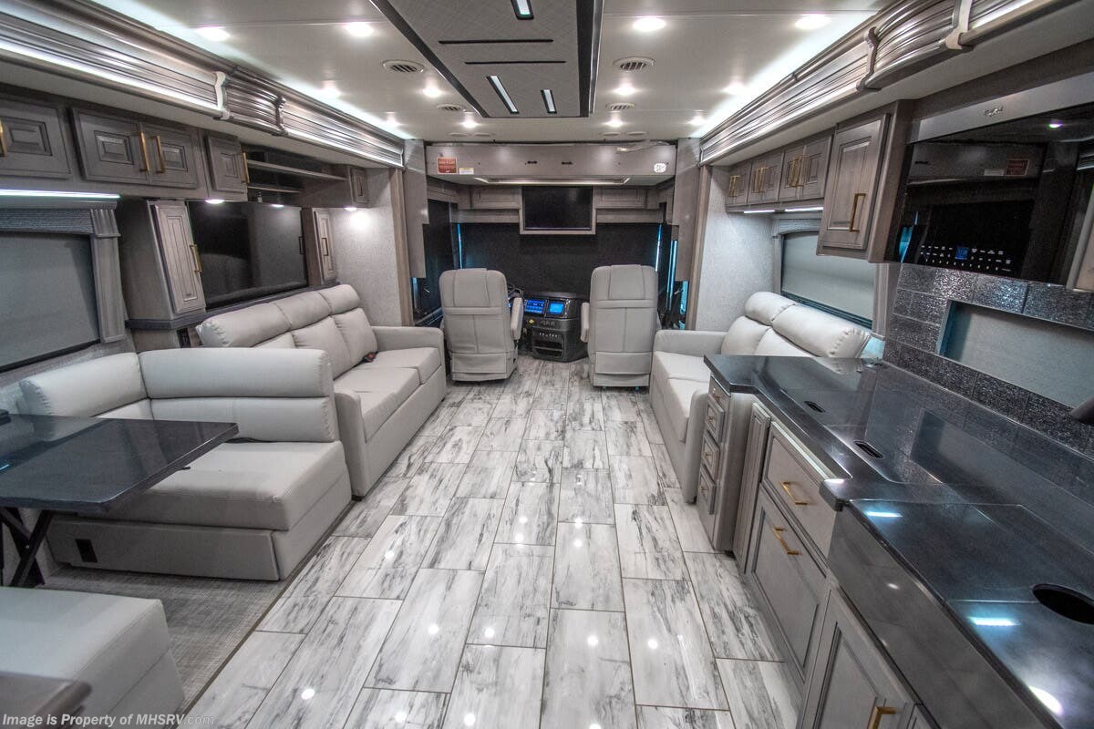 Call now about this 2026 Fleetwood Discovery LXE 40M! 2026 Fleetwood Discovery LXE 40M - New Diesel Pusher For Sale by Motor Home Specialist in Alvarado, Texas features Bath & 1/2