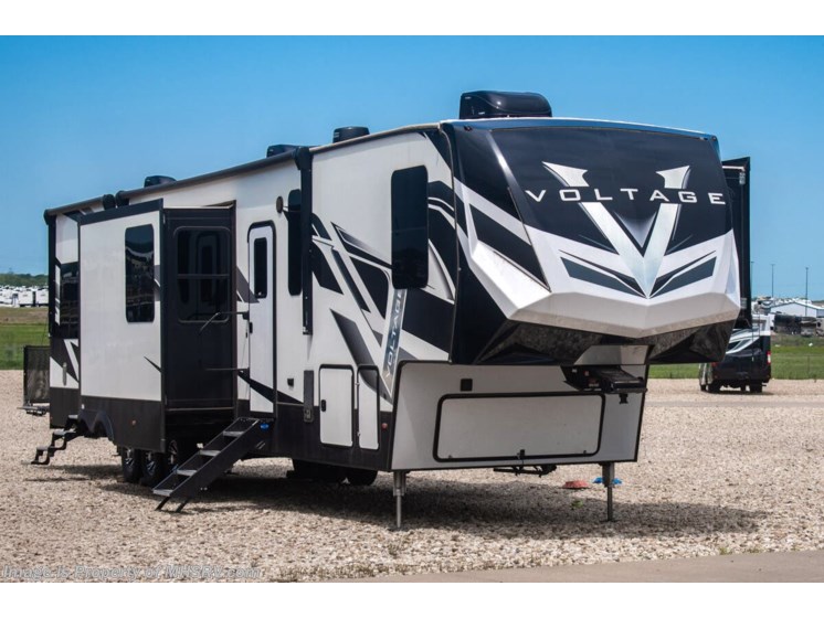 Email now about this 2022 Dutchmen Voltage 4225! Used 2022 Dutchmen Voltage 4225 available in Alvarado, Texas
