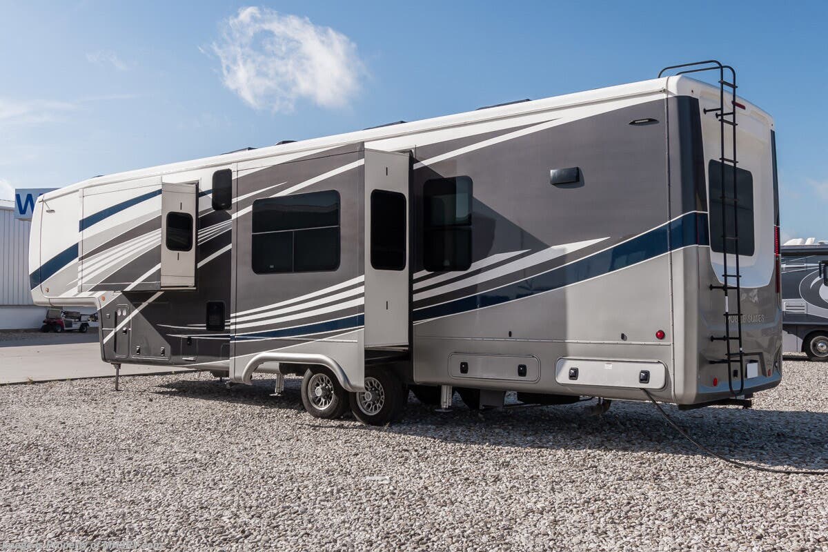 Used 2022 DRV Mobile Suites 41RKDB available in Alvarado, Texas