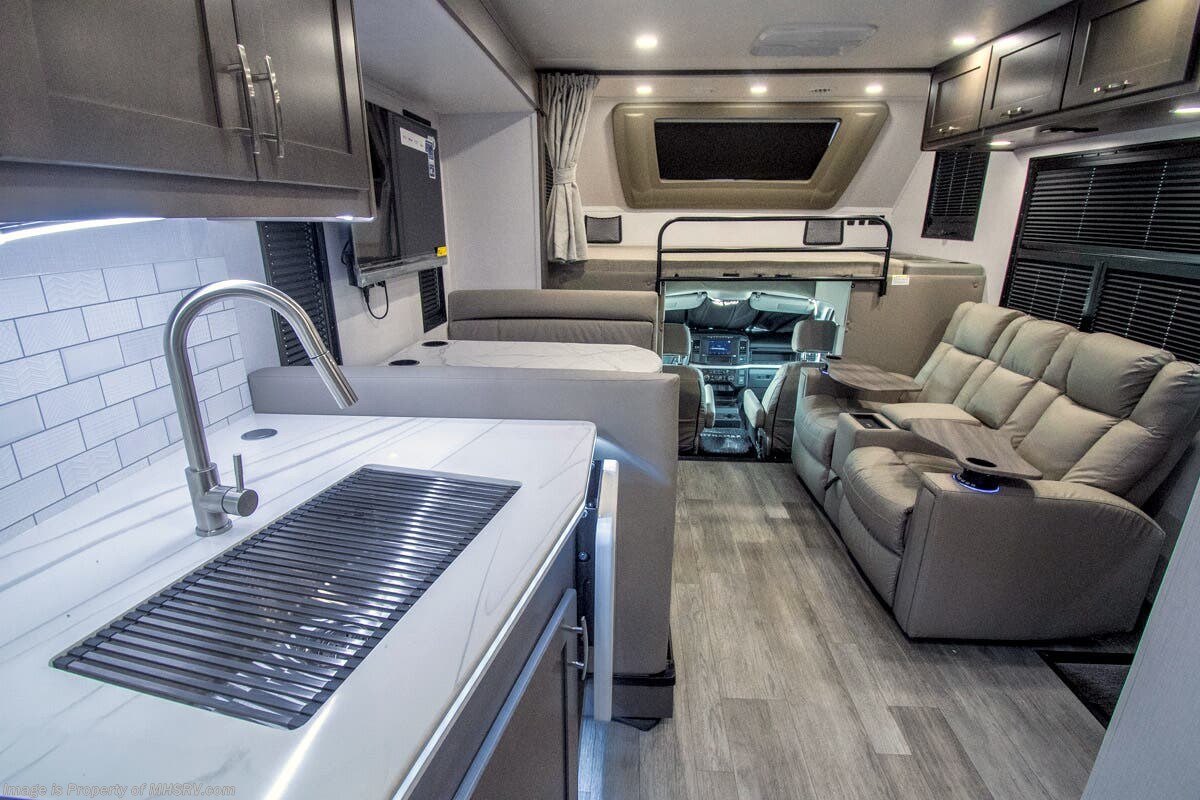 Call now about this 2026 Dynamax Corp Isata 6 Series 31KS! 2026 Dynamax Corp Isata 6 Series 31KS - New Class C For Sale by Motor Home Specialist in Alvarado, Texas