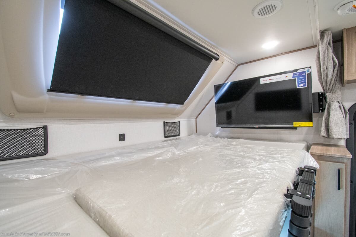 New 2025 East to West Bravado 33DS available in Alvarado, Texas