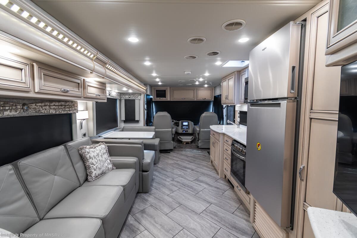 Call now about this 2021 Newmar Bay Star 3616! 2021 Newmar Bay Star 3616 - Used Class A For Sale by Motor Home Specialist in Alvarado, Texas features Bath & 1/2, Bunk Beds