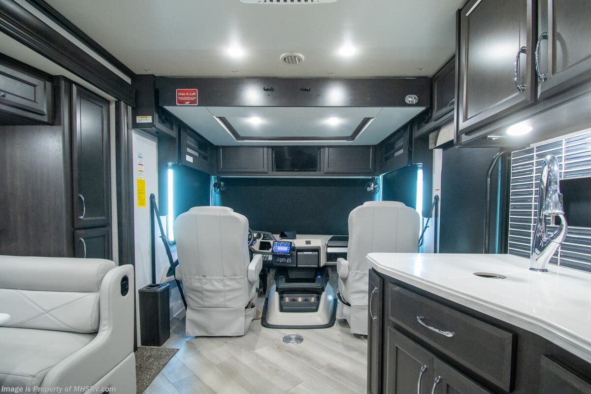 Contact us now about this 2024 Fleetwood Bounder 33C! 2024 Bounder 33C by Fleetwood from Motor Home Specialist in Alvarado, Texas