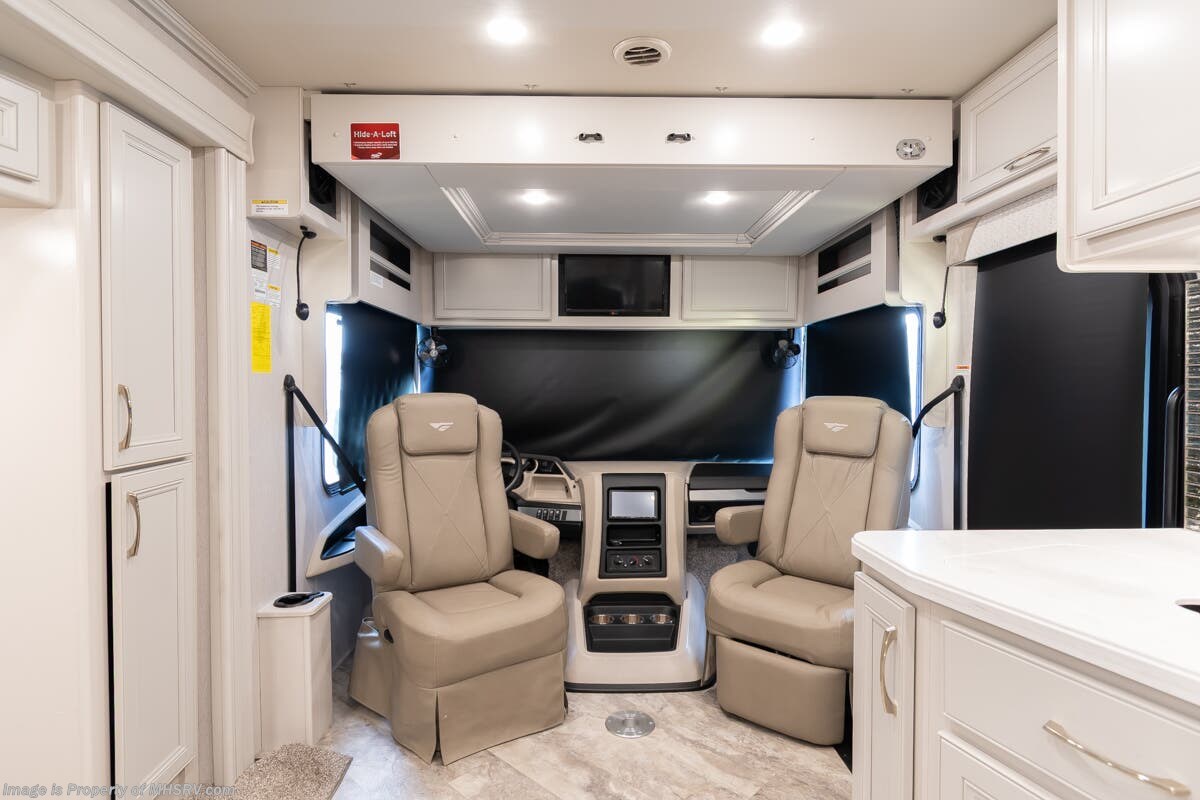 Contact us now about this 2023 Fleetwood Bounder 33C! 2023 Bounder 33C by Fleetwood from Motor Home Specialist in Alvarado, Texas