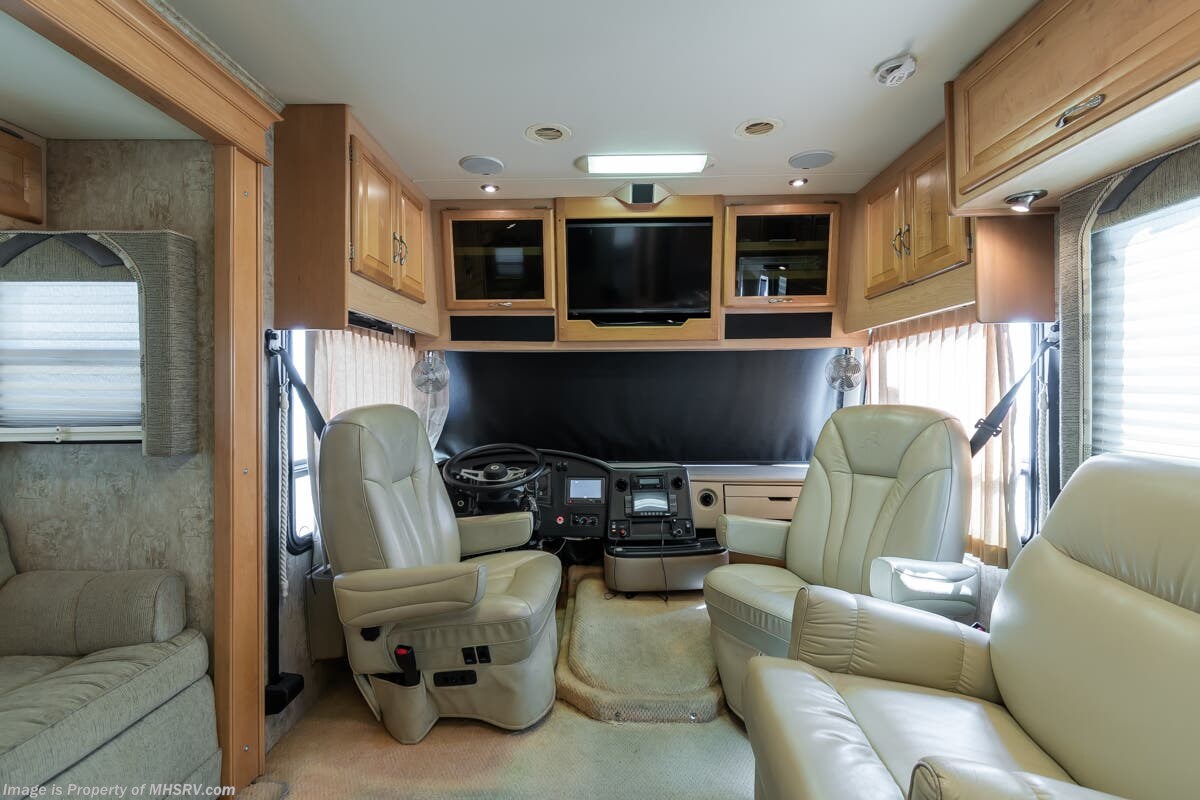 Contact us now about this 2007 National RV Dolphin 5320! 2007 Dolphin 5320 by National RV from Motor Home Specialist in Alvarado, Texas