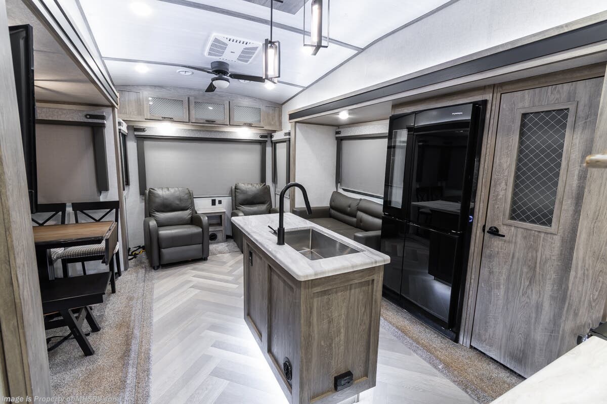 Call now about this 2021 Forest River Wildwood Heritage Glen 286RL! 2021 Forest River Wildwood Heritage Glen 286RL - Used Fifth Wheel For Sale by Motor Home Specialist in Alvarado, Texas