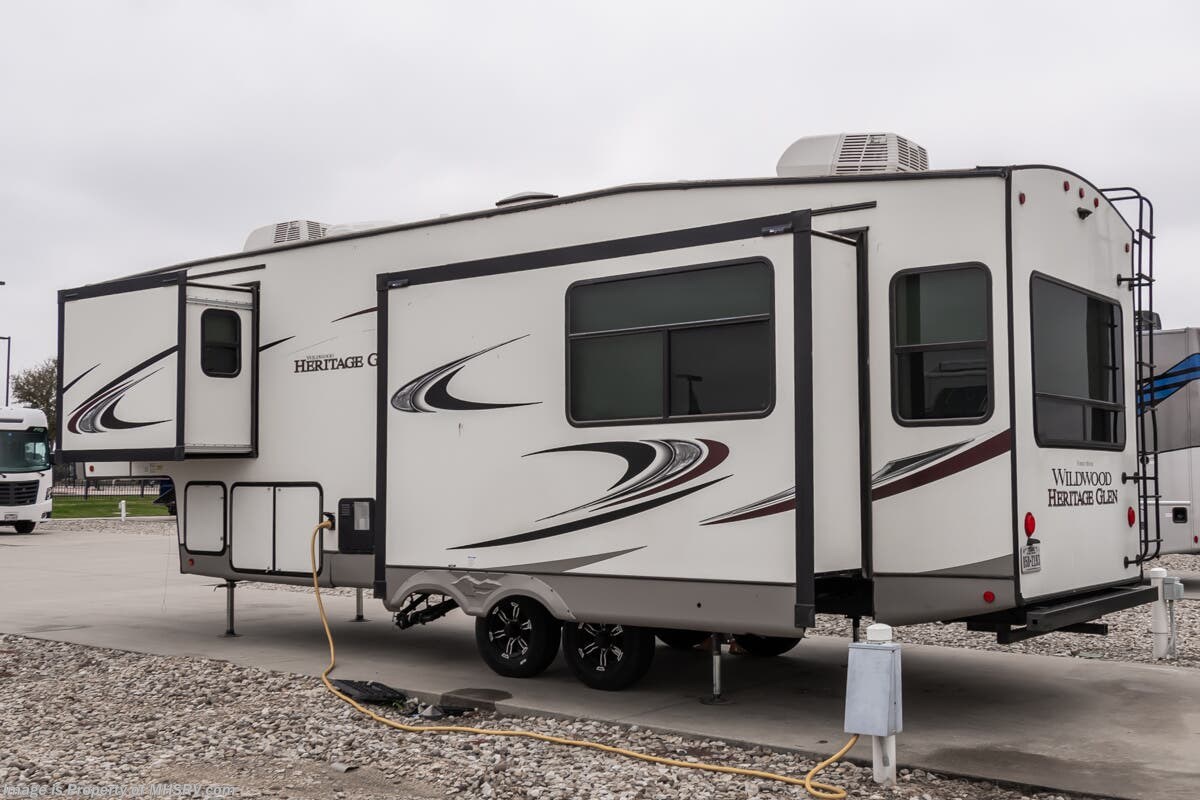 Used 2021 Forest River Wildwood Heritage Glen 286RL available in Alvarado, Texas