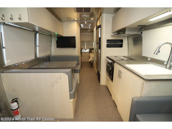 2024 Airstream Flying Cloud 28RB - New Travel Trailer For Sale by North Trail RV Center in Fort Myers, Florida