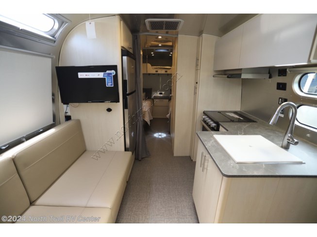 2024 Airstream Flying Cloud 25FB - New Travel Trailer For Sale by North Trail RV Center in Fort Myers, Florida