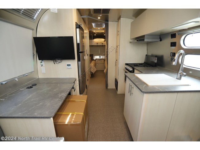 2024 Airstream Flying Cloud 27FB - New Travel Trailer For Sale by North Trail RV Center in Fort Myers, Florida