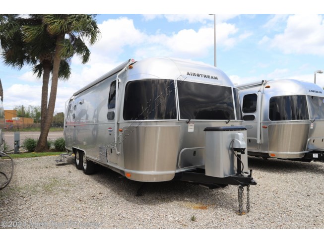 Used 2017 Airstream Signature 25FB available in Fort Myers, Florida
