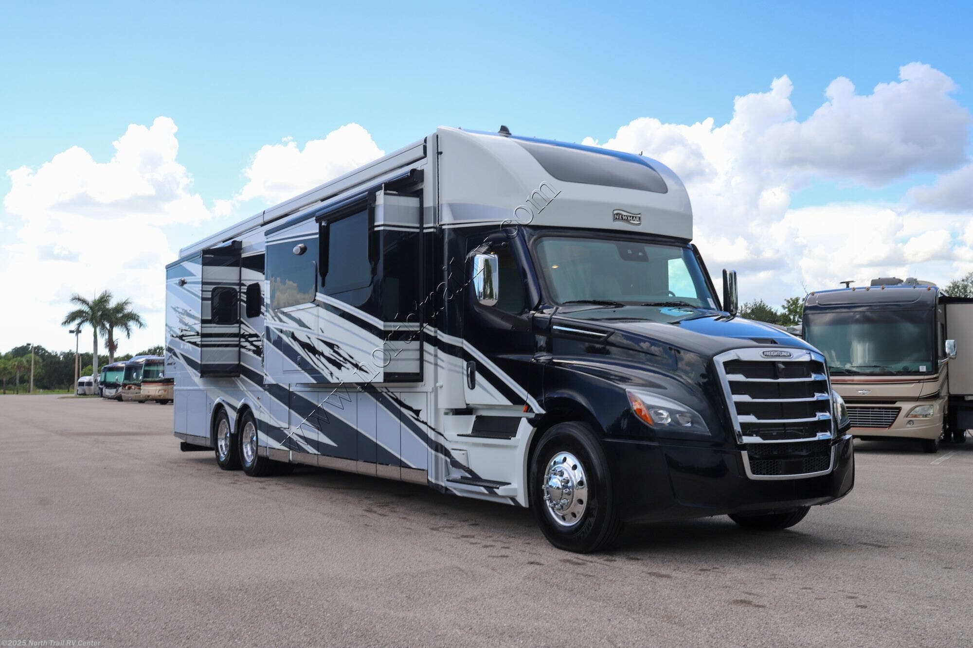 Call now about this 2026 Newmar Summit Aire 4505! 2026 Newmar Summit Aire 4505 - New Super C For Sale by North Trail RV Center in Fort Myers, Florida