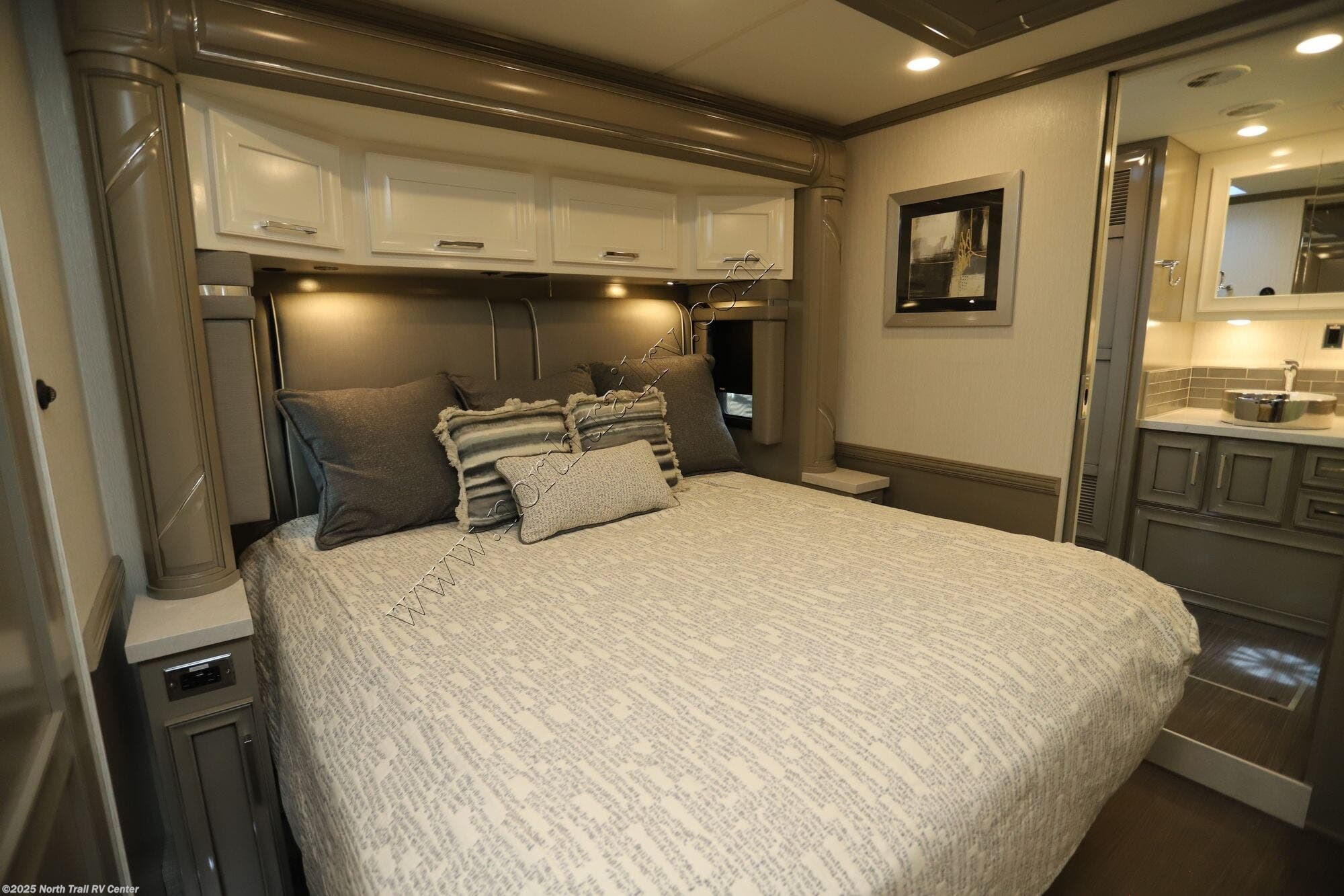 New 2026 Newmar Ventana 3809 available in Fort Myers, Florida