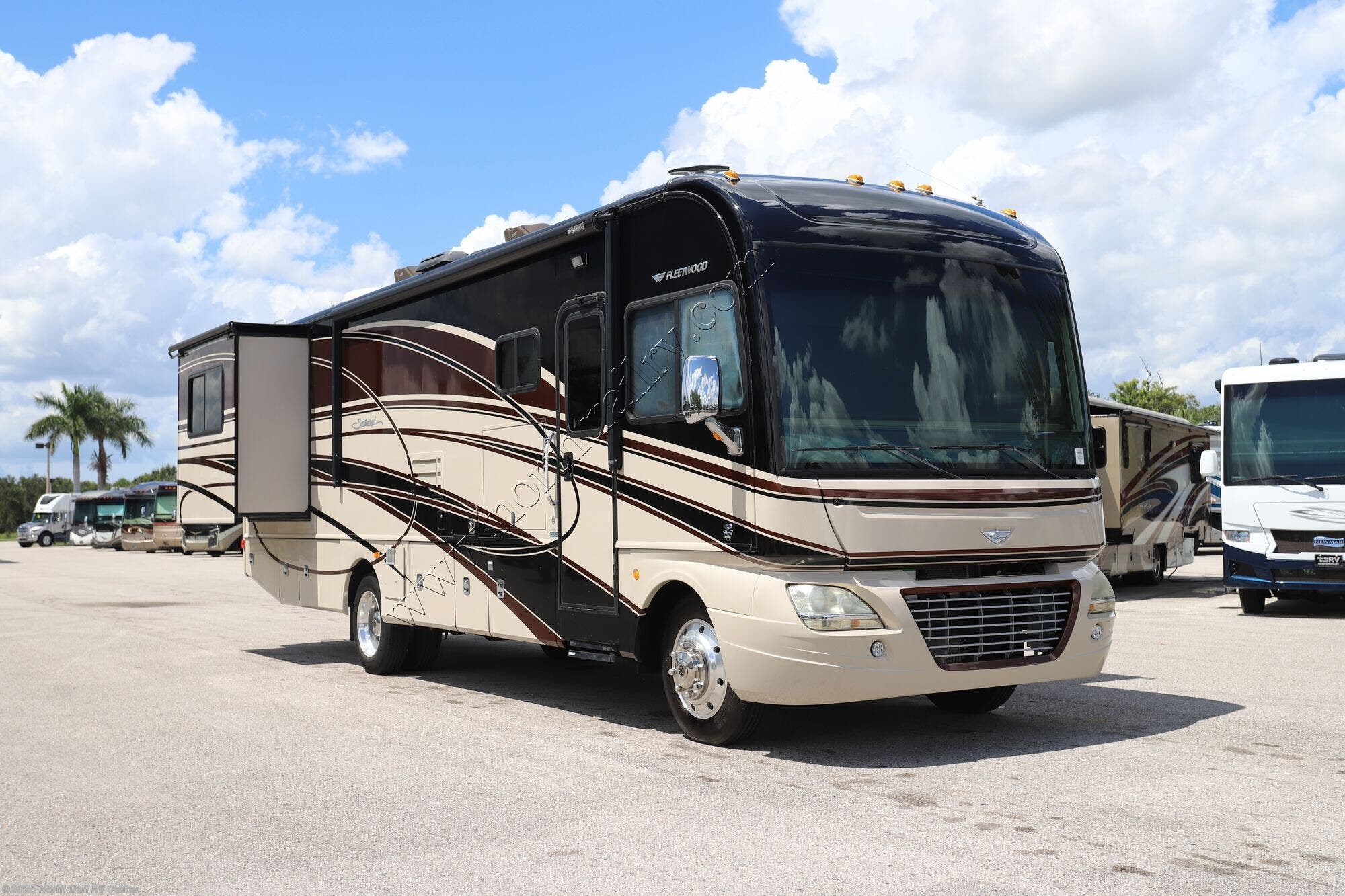 Call now about this 2014 Fleetwood Southwind 34A! 2014 Fleetwood Southwind 34A - Used Class A For Sale by North Trail RV Center in Fort Myers, Florida